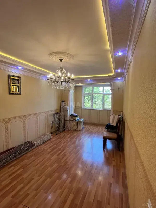 Satılır 4 otaqlı mənzil 100 m²