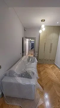Satılır 4 otaqlı mənzil 180 m² — Bakı 4 otaq 180.00 m²