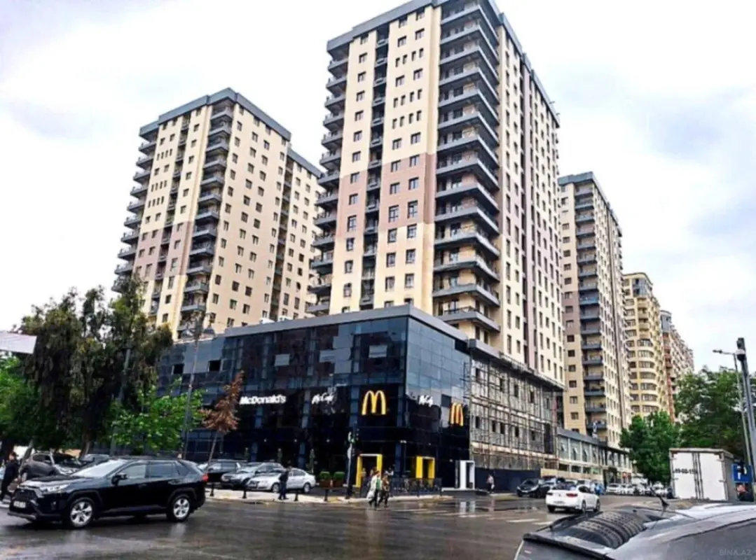 Satılır 4 otaqlı mənzil 192 m²