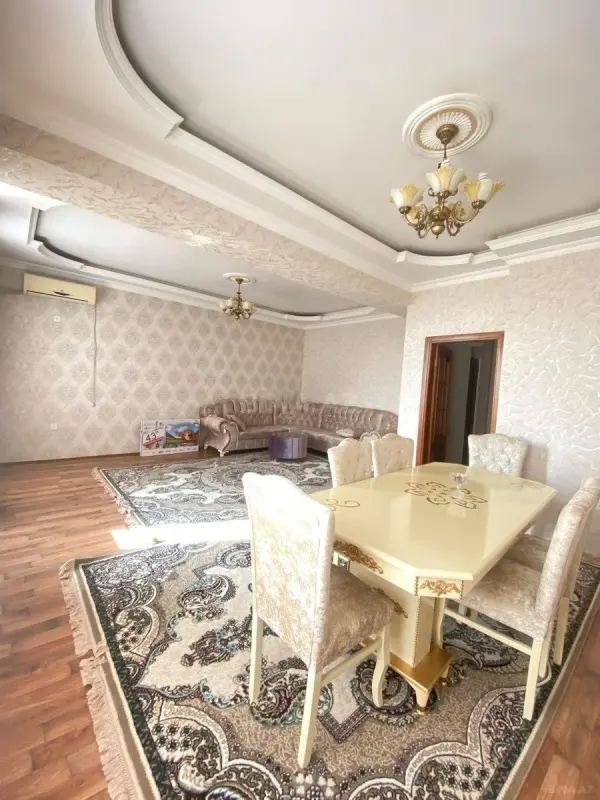 Kirayə verilir 2 otaqlı mənzil 90 m²