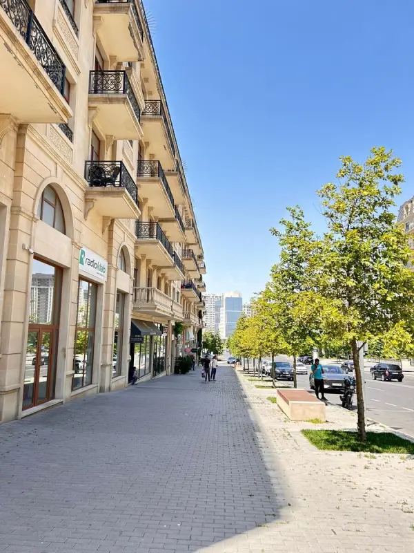 Satılır 3 otaqlı mənzil 118 m²