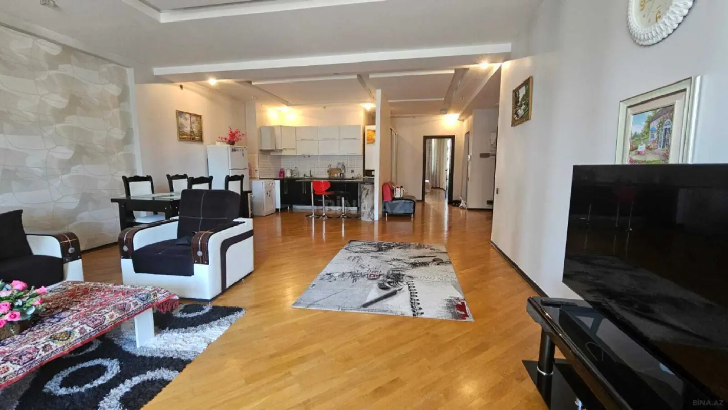 Kirayə verilir 3 otaqlı mənzil 135 m²