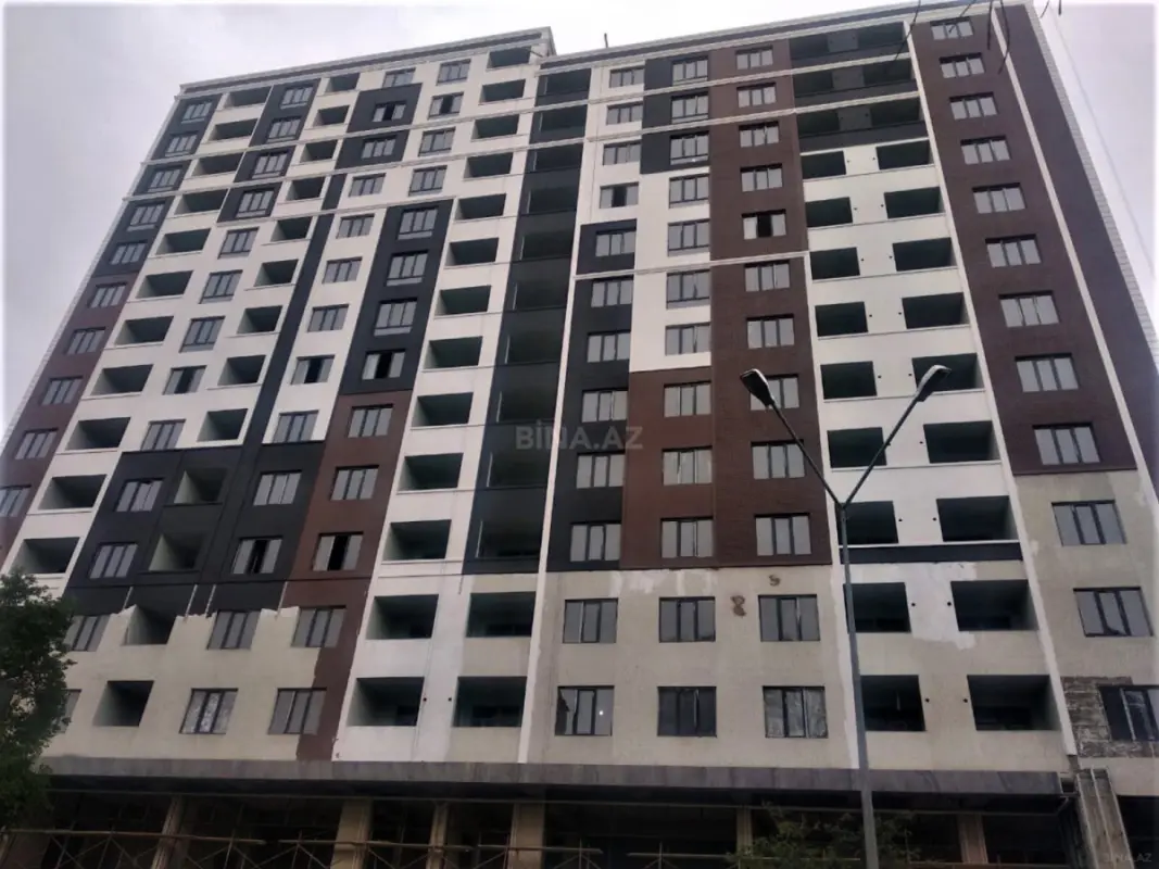 Satılır 4 otaqlı mənzil 137 m²