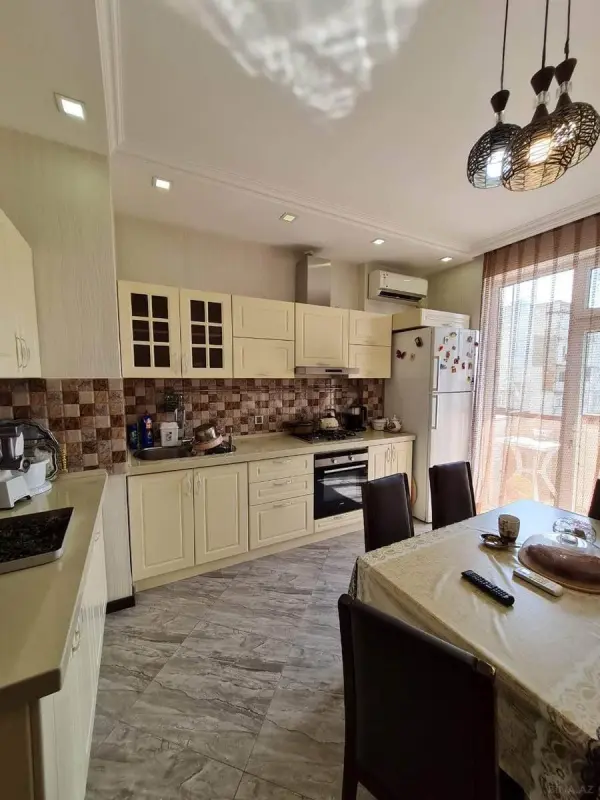 Satılır 3 otaqlı mənzil 128 m²