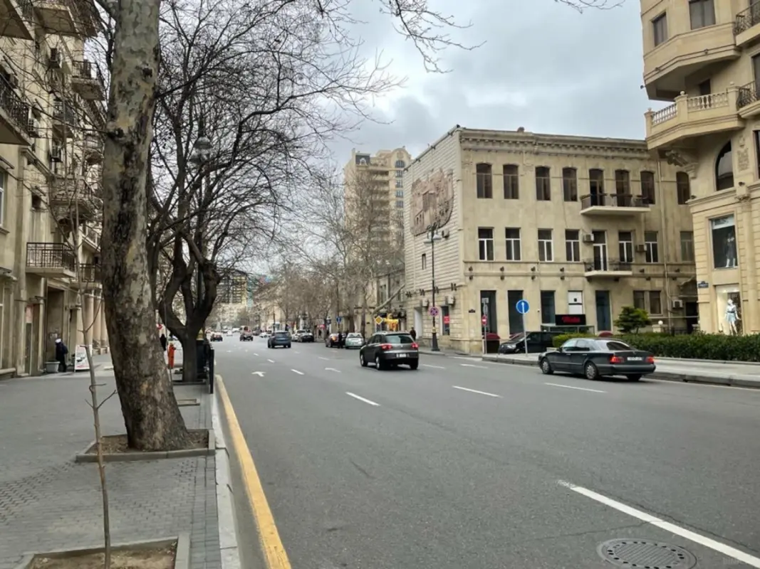 Satılır obyekt 100 m²