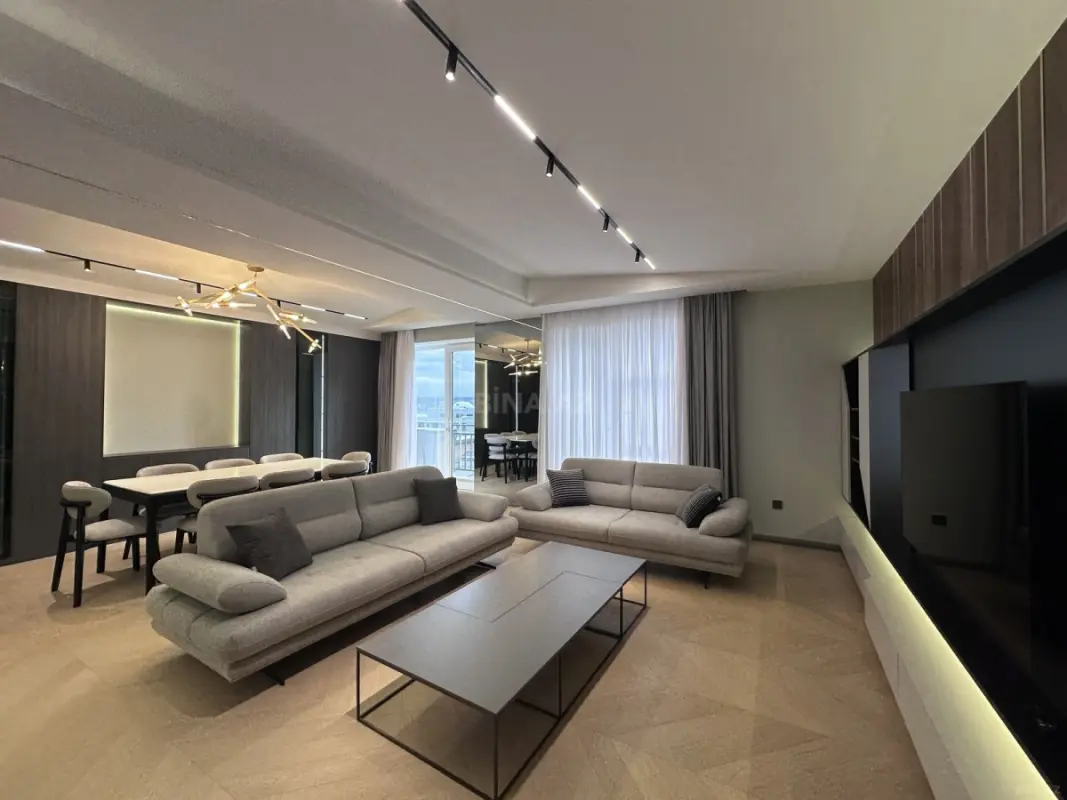 Kirayə verilir 4 otaqlı mənzil 200 m²