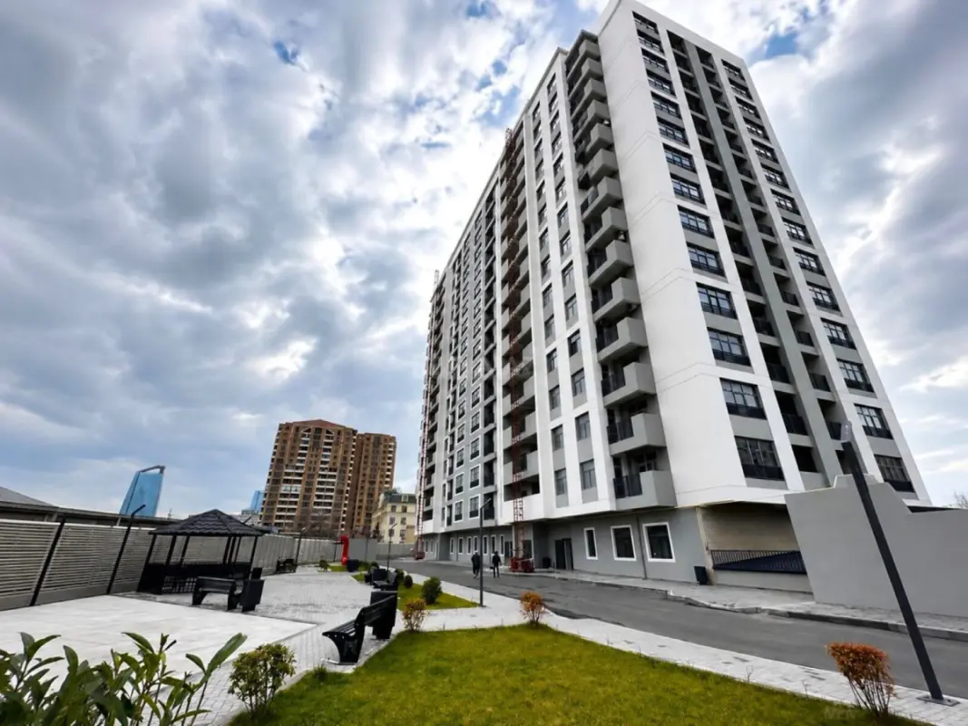 Satılır 3 otaqlı mənzil 118 m²
