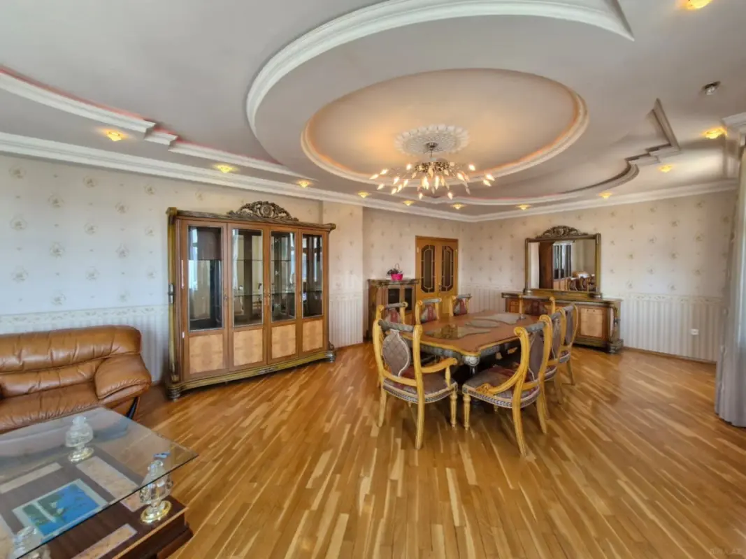 Satılır 3 otaqlı mənzil 130 m²
