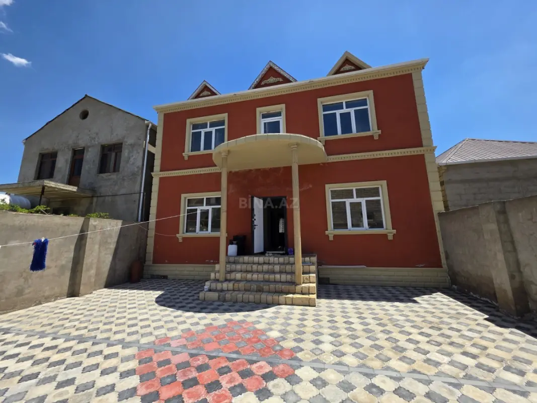 Satılır 4 otaqlı həyət evi 200 m²