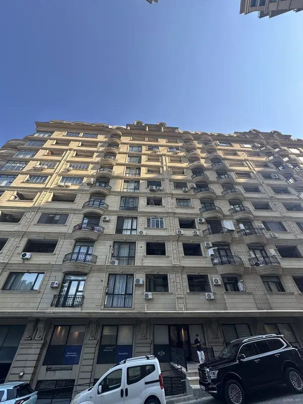 Satılır 3 otaqlı mənzil 129 m²