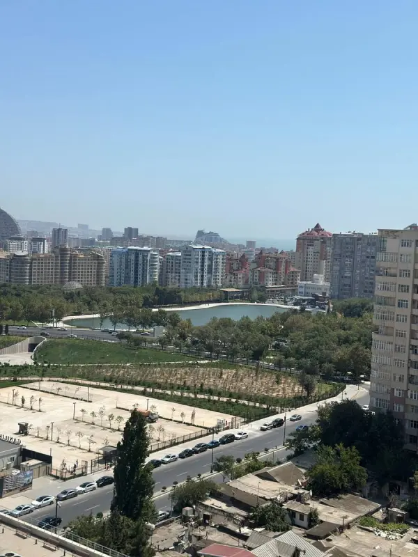Satılır 4 otaqlı mənzil 133 m²