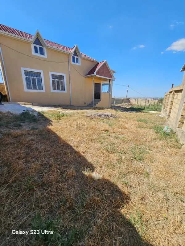 Satılır 4 otaqlı həyət evi 240 m²