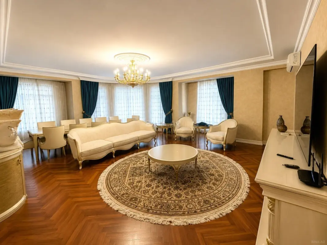 Satılır 4 otaqlı mənzil 210 m²