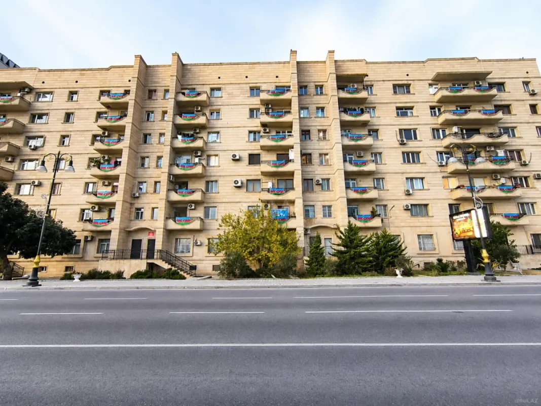 Satılır 4 otaqlı mənzil 100 m²