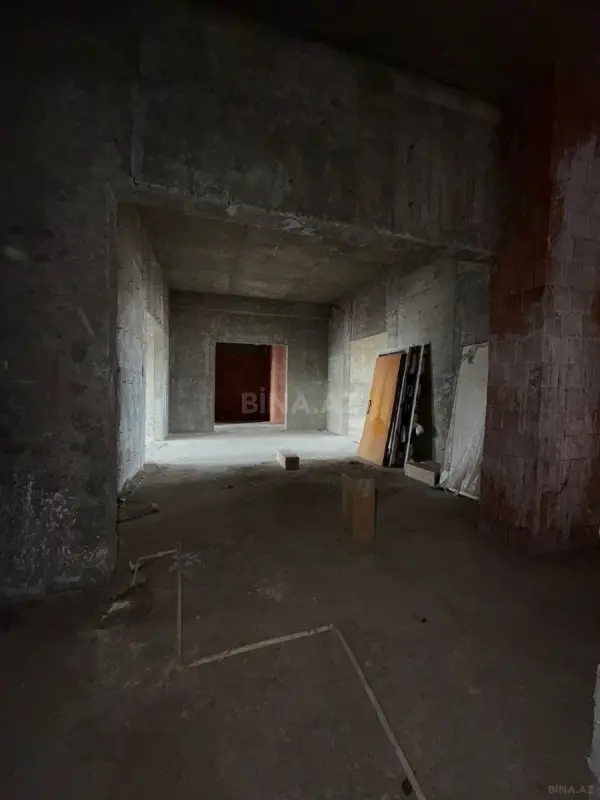 Satılır 10 otaqlı mənzil 1000 m²