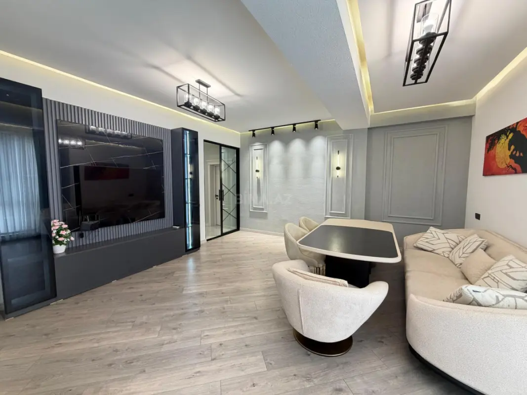 Satılır 3 otaqlı mənzil 140 m²