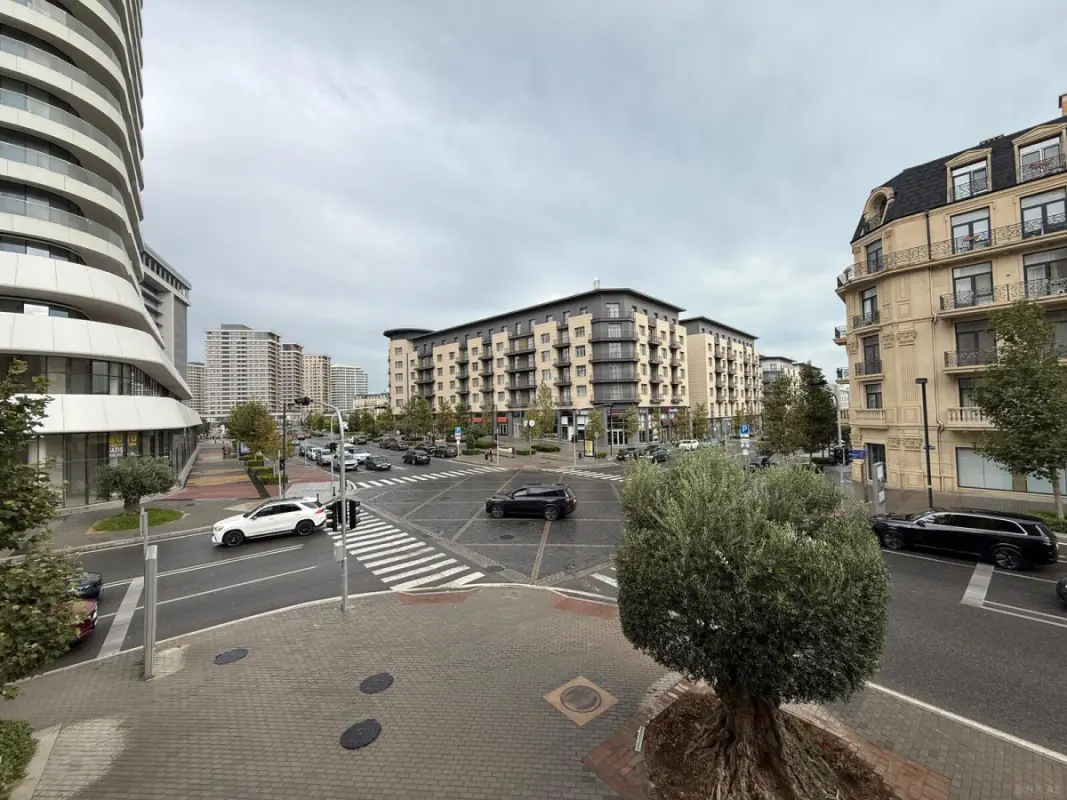 Satılır 3 otaqlı mənzil 130 m²