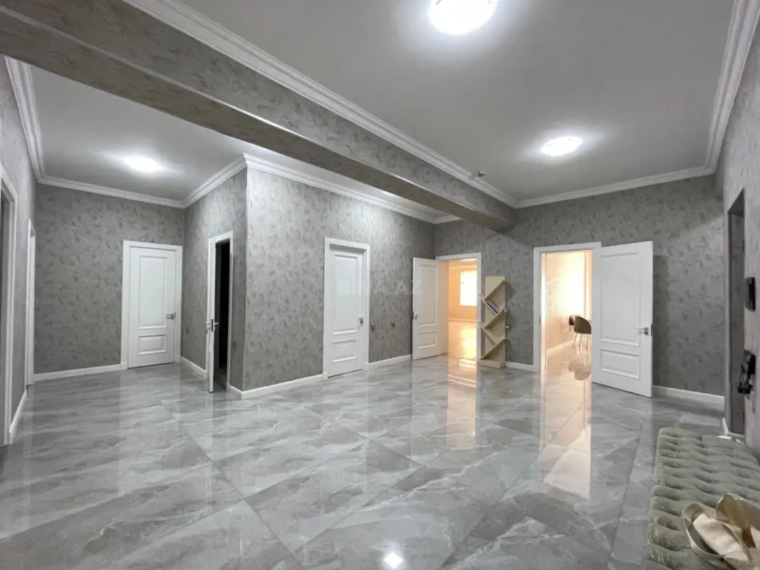 Kirayə verilir 5 otaqlı ofis 220 m²