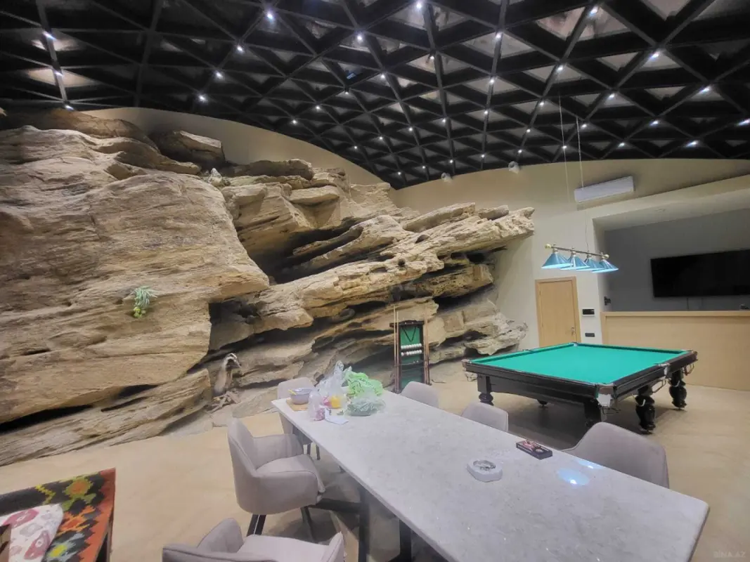 Kirayə verilir 9 otaqlı həyət evi 700 m²
