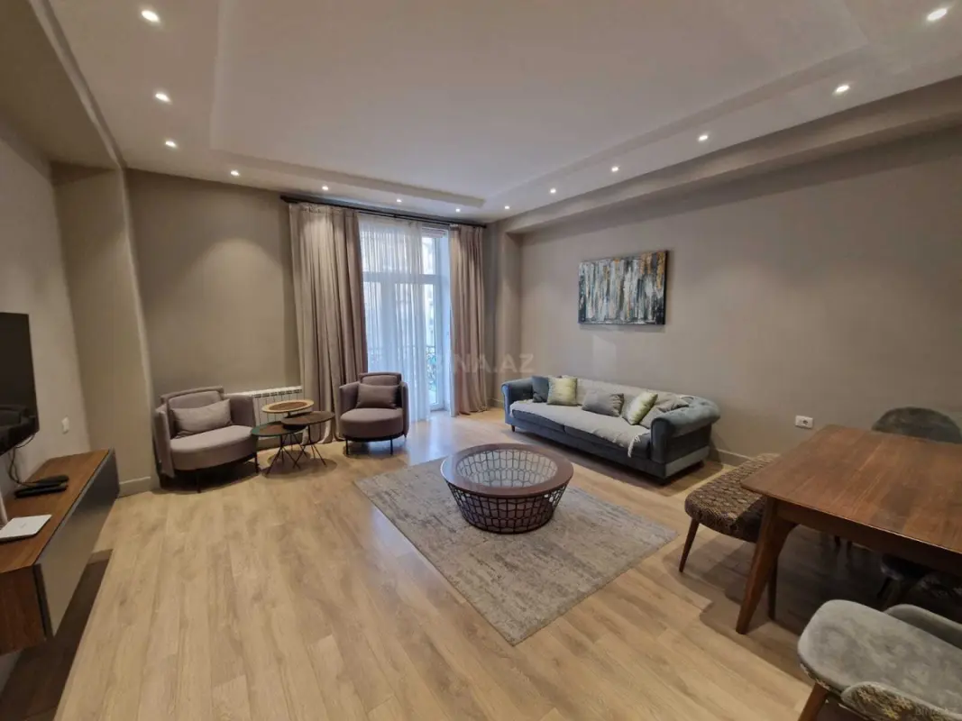 Kirayə verilir 4 otaqlı mənzil 180 m²
