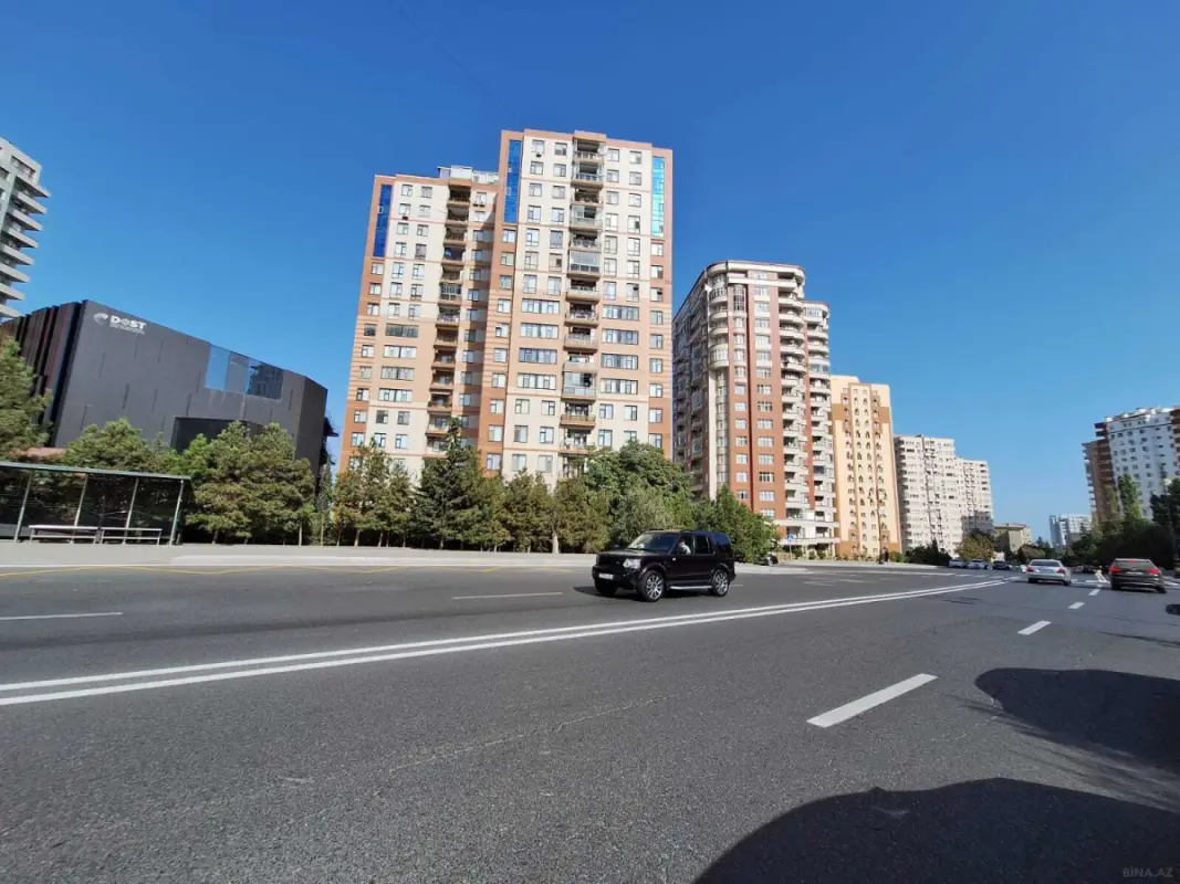 Satılır 3 otaqlı mənzil 165 m²