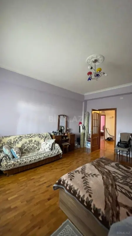 Satılır 3 otaqlı mənzil 130 m²