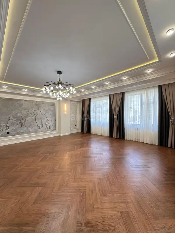Satılır 3 otaqlı mənzil 142 m²