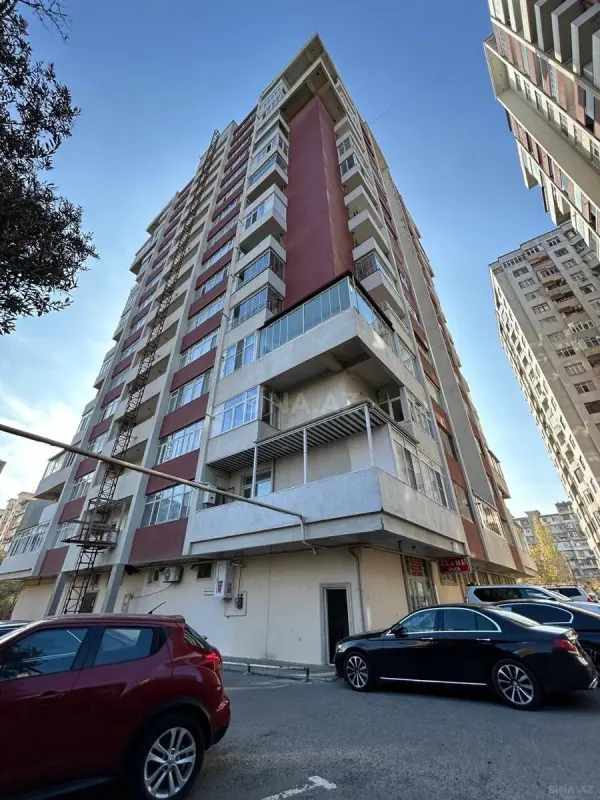 Satılır 3 otaqlı mənzil 136 m²