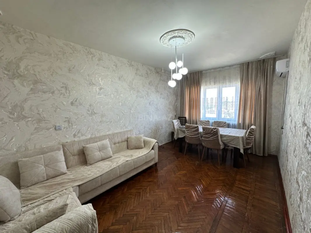 Satılır 4 otaqlı mənzil 90 m²