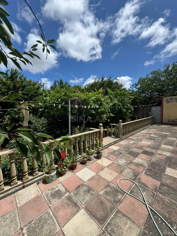 Satılır 5 otaqlı həyət evi 250 m²