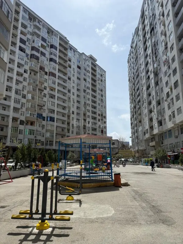 Satılır 3 otaqlı mənzil 110 m²