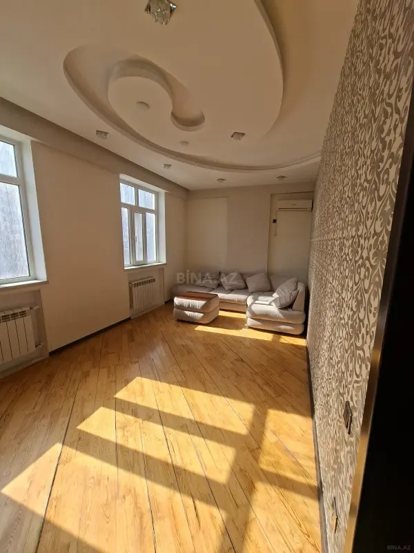 Kirayə verilir 2 otaqlı mənzil 90 m²
