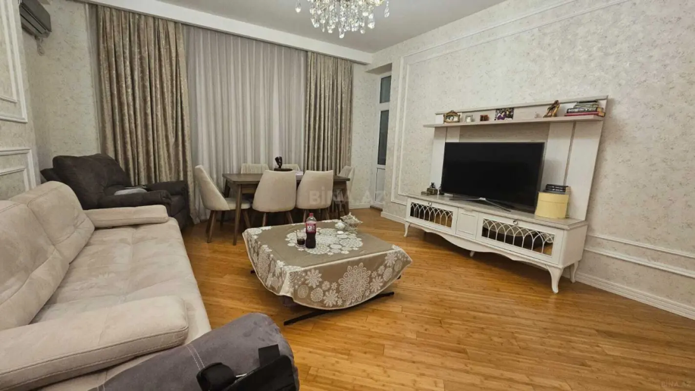 Satılır 2 otaqlı mənzil 82 m²