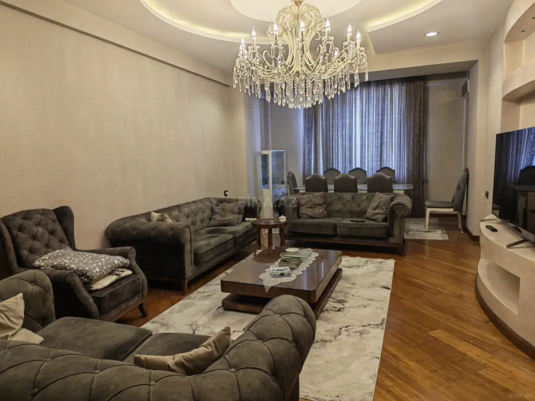 Satılır 4 otaqlı mənzil 185 m²