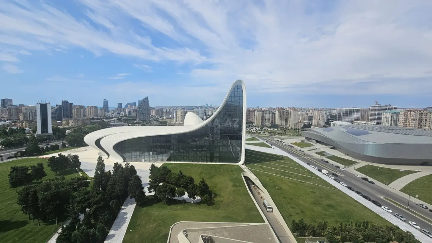 Satılır 4 otaqlı mənzil 164 m²