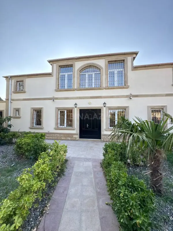 Satılır 8 otaqlı həyət evi 700 m²