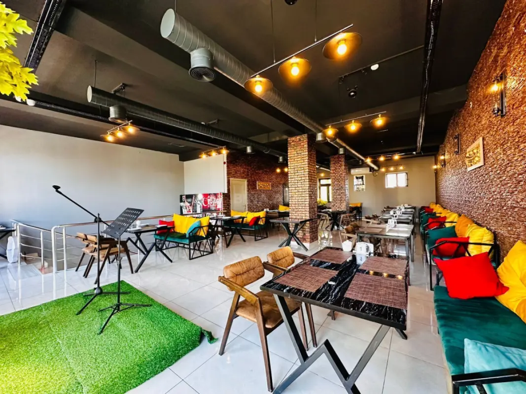 Satılır obyekt 450 m²
