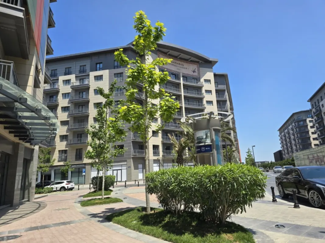 Satılır obyekt 827 m²