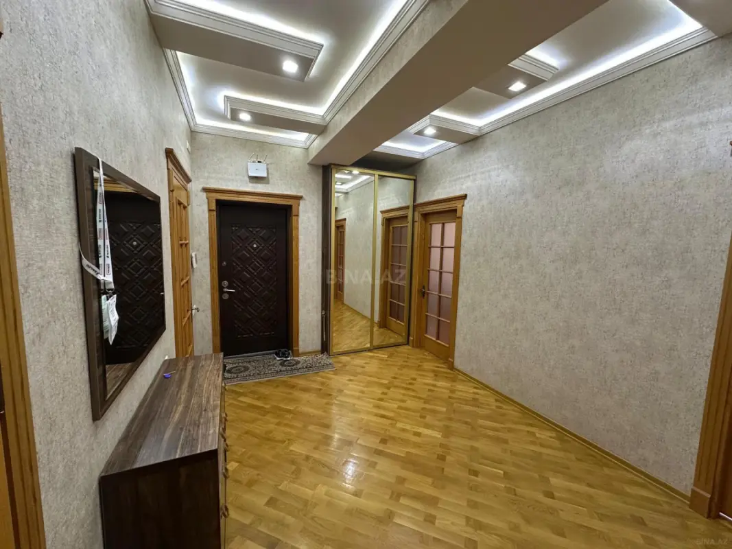 Satılır 3 otaqlı mənzil 117 m²