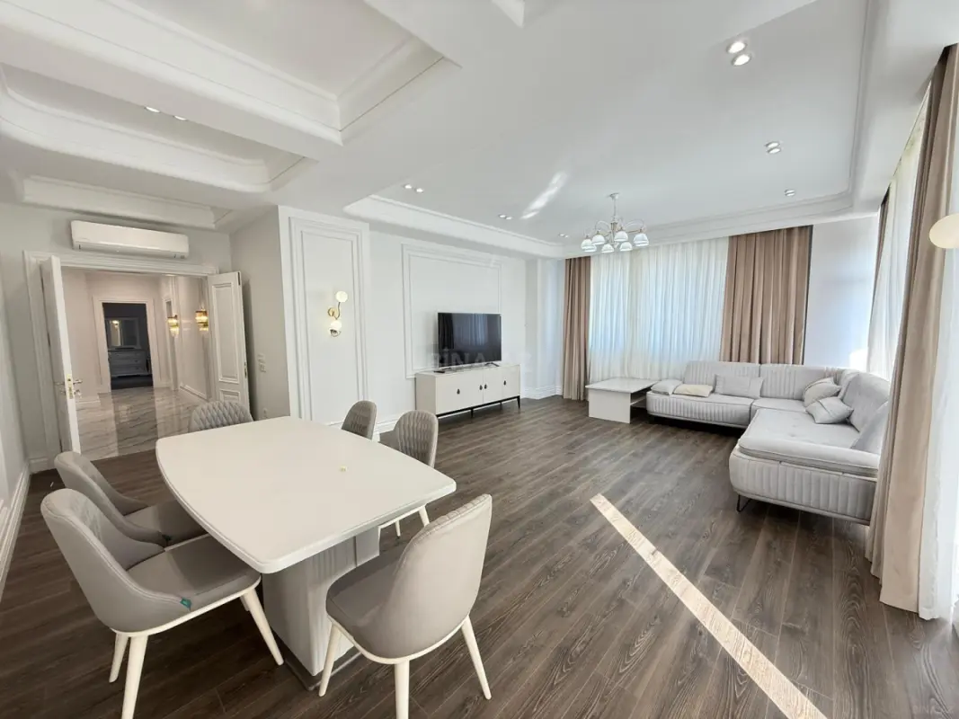 Kirayə verilir 4 otaqlı mənzil 200 m²