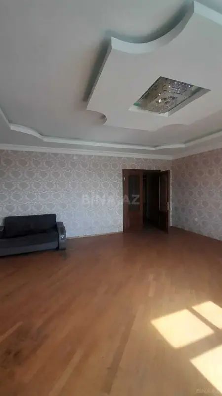 Satılır 3 otaqlı mənzil 135 m²