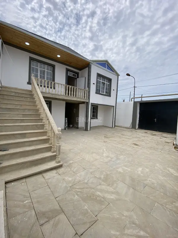 Satılır 6 otaqlı həyət evi 220 m²