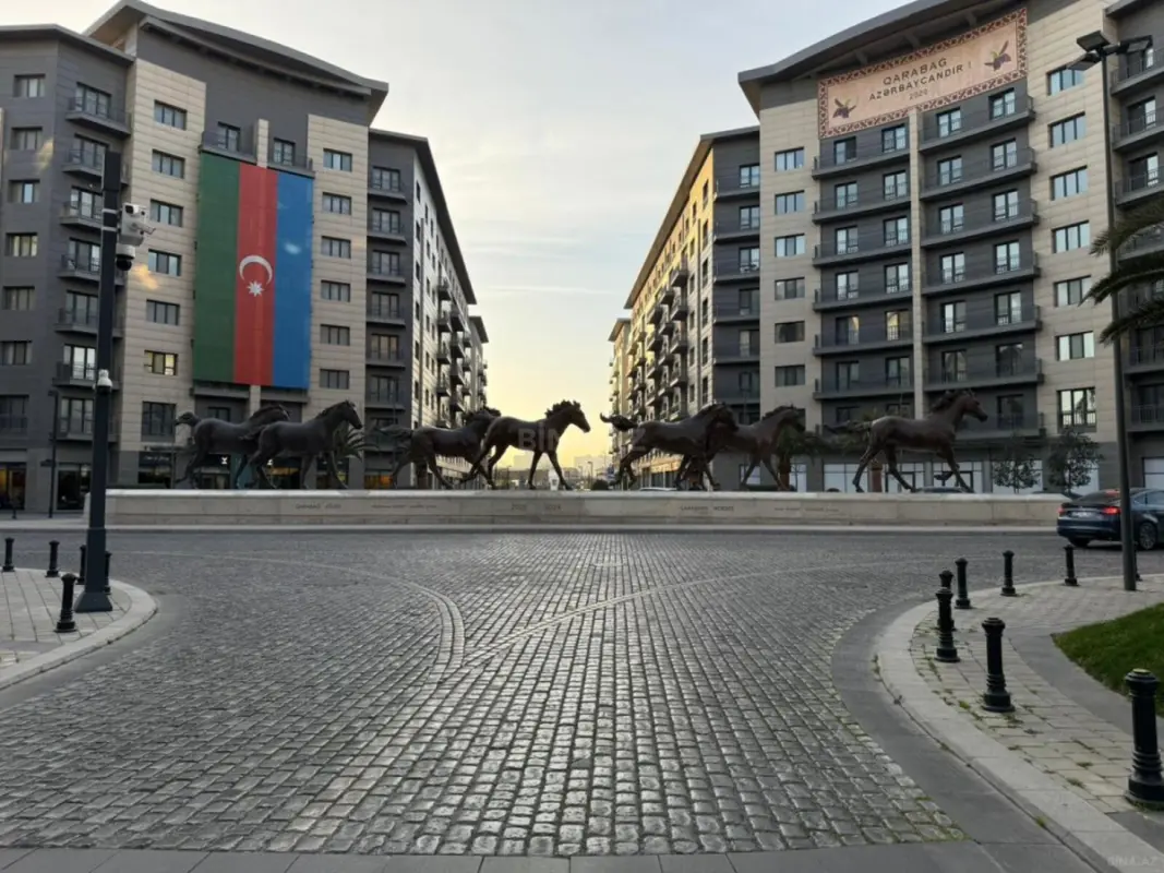 Satılır 4 otaqlı mənzil 166 m²