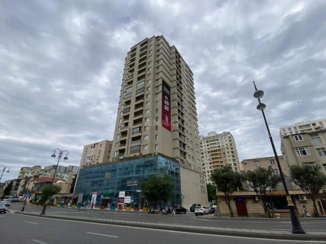 Satılır 3 otaqlı mənzil 105 m²