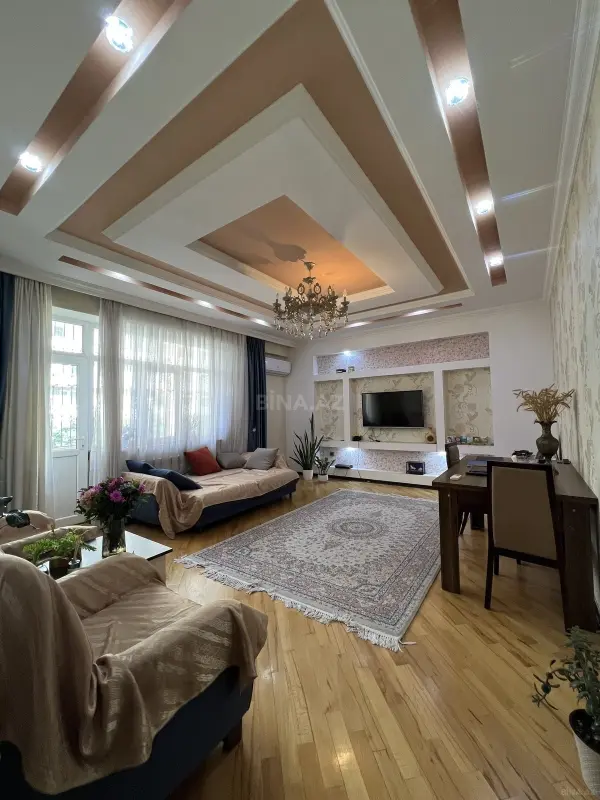 Satılır 3 otaqlı mənzil 125 m²