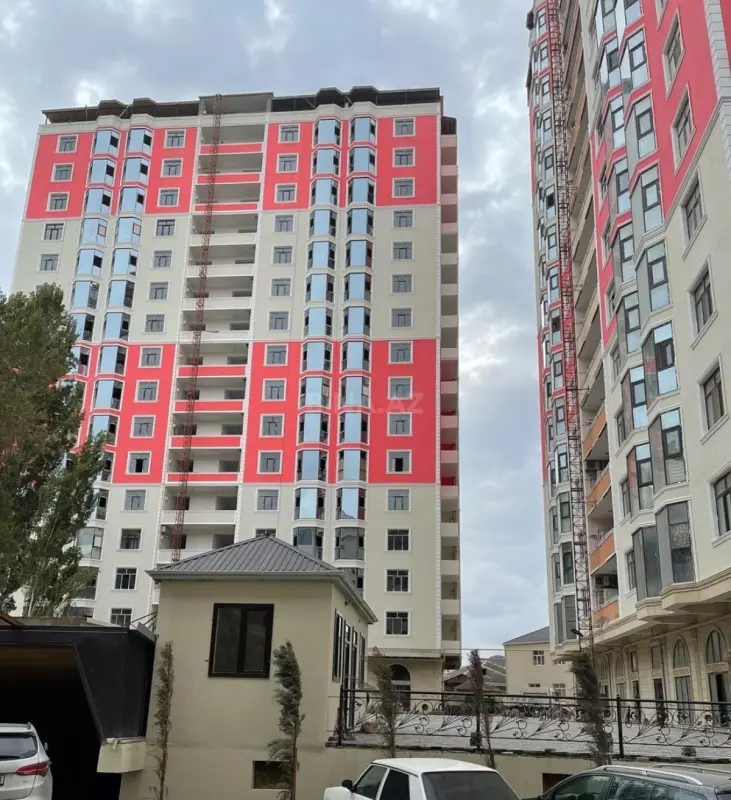 Satılır 3 otaqlı mənzil 142 m²