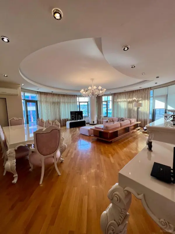Kirayə verilir 4 otaqlı mənzil 215 m²