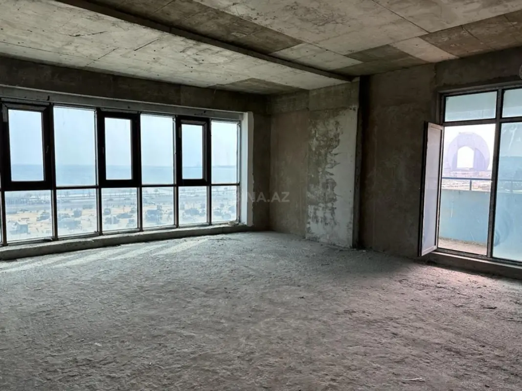 Satılır 3 otaqlı mənzil 191 m²