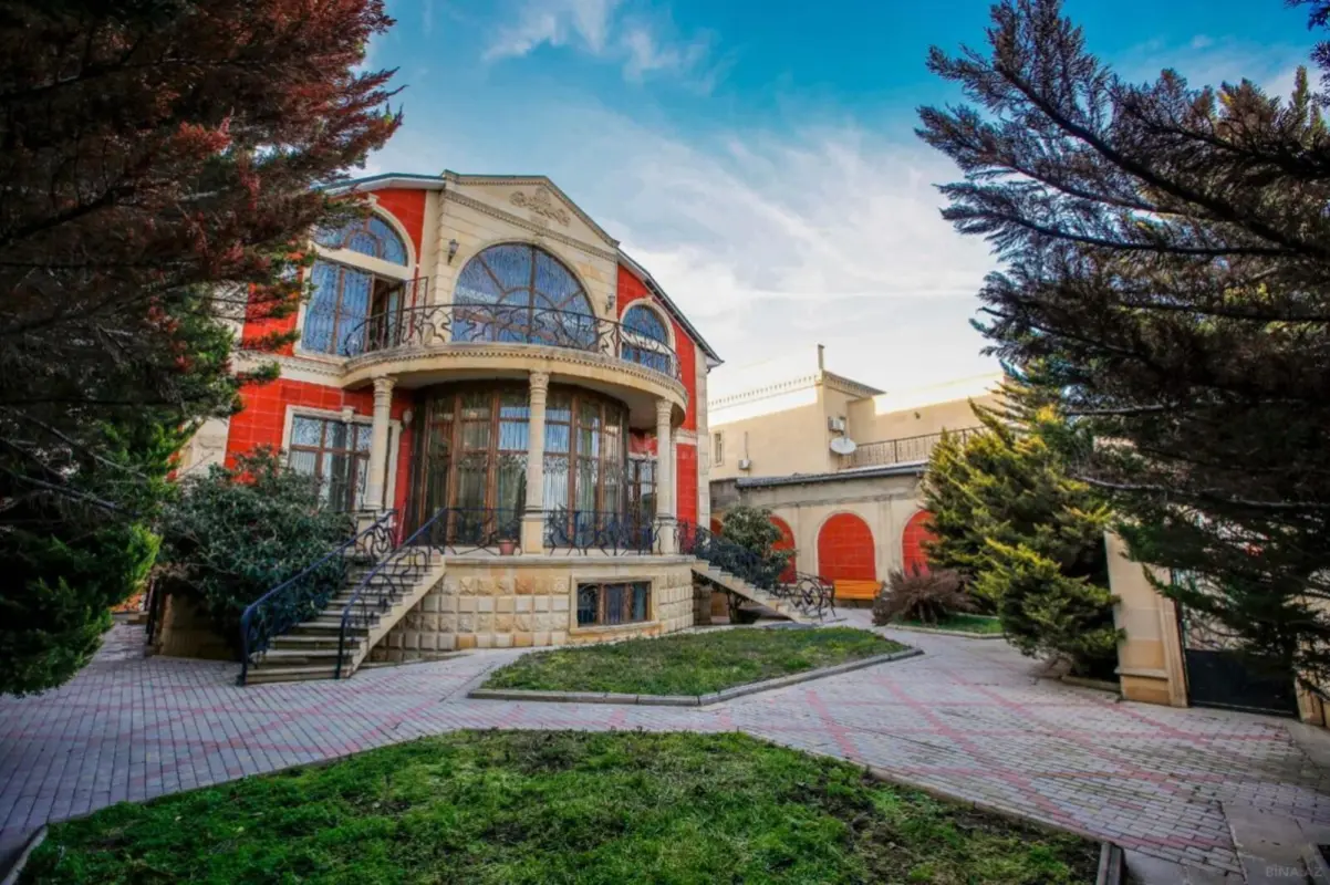 Satılır 6 otaqlı həyət evi 250 m²