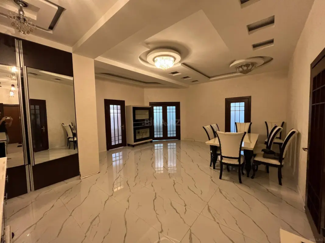 Kirayə verilir 4 otaqlı mənzil 200 m²